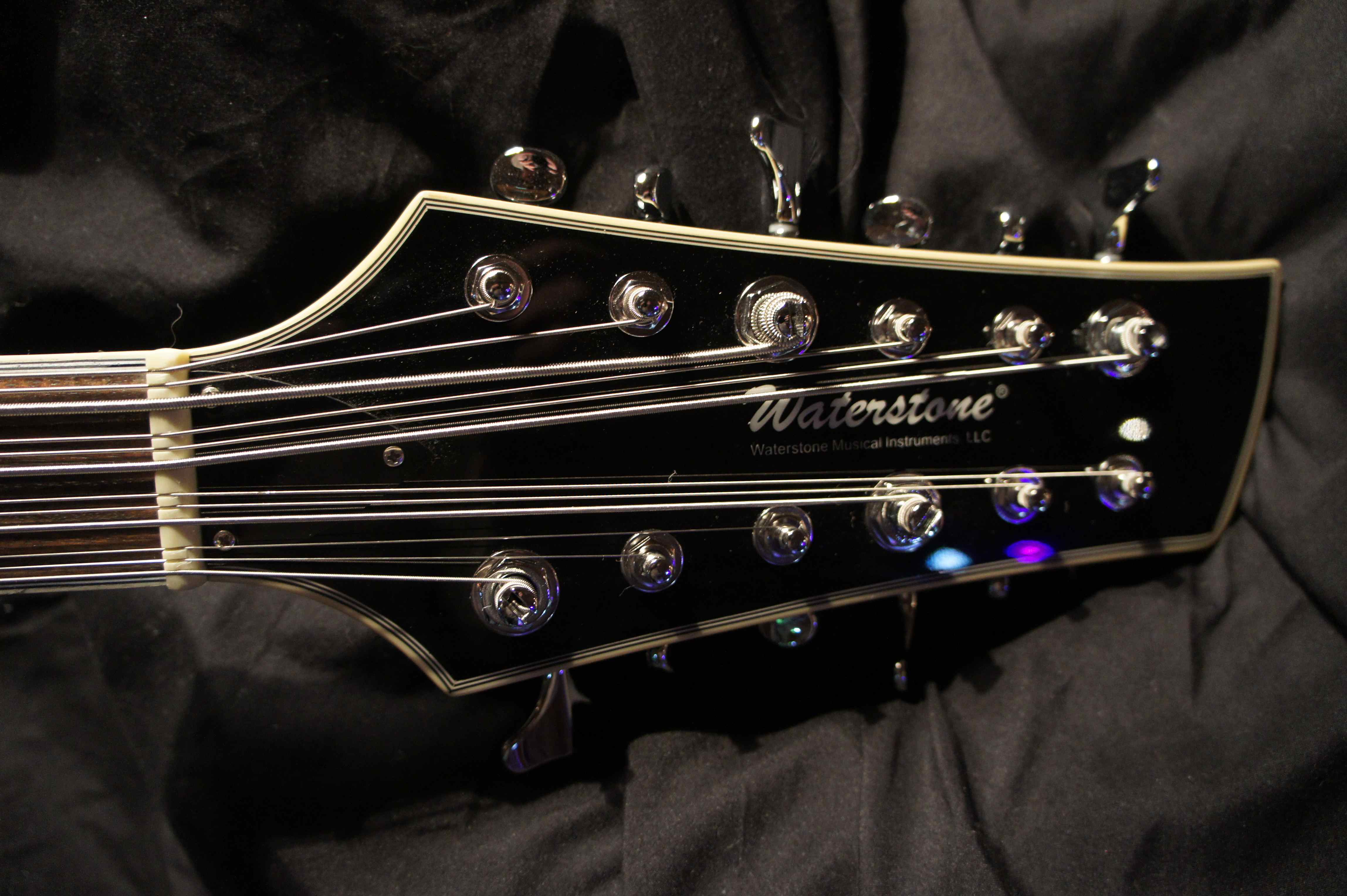 Waterstone, 12-String Bass, 2005 – Tom Petersson (Cheap Trick